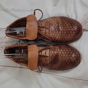 Patricia Nash Sabrina Perforated Leather Bootie Shoes Brown size 8.5 Women's